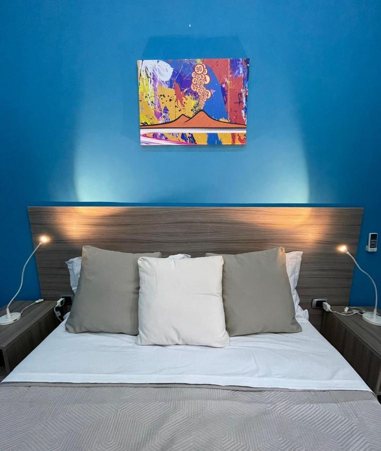 Holiday Naples Art Rooms المظهر الخارجي الصورة